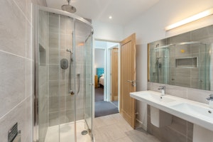 Salt Lodge image 3