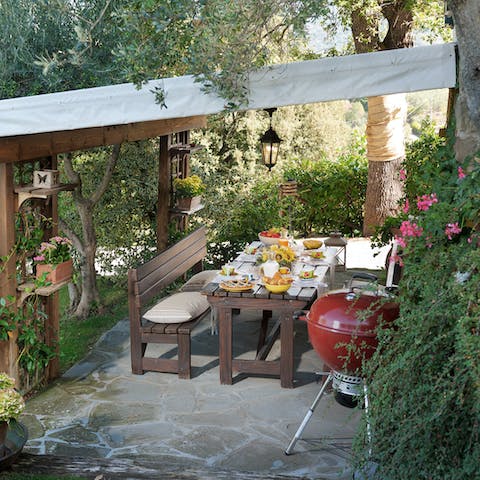 Gather around for an alfresco barbecue feast