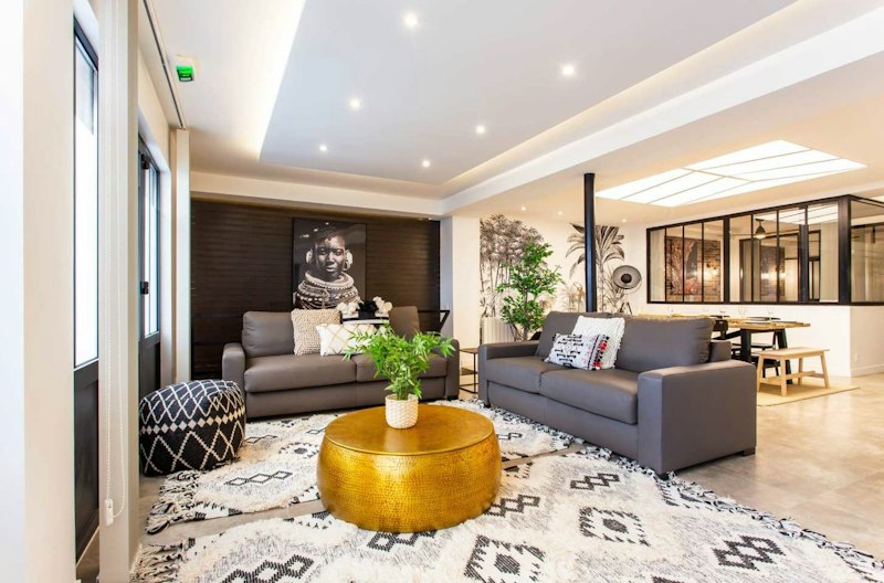 Exemplary Parisian Gem main image