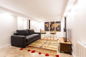 Exemplary Parisian Gem image 12