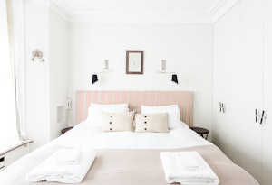 Garden Apartment in Chelsea image 2