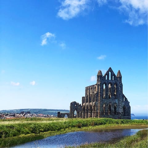 Stay just three minutes away from the iconic Whitby Abbey