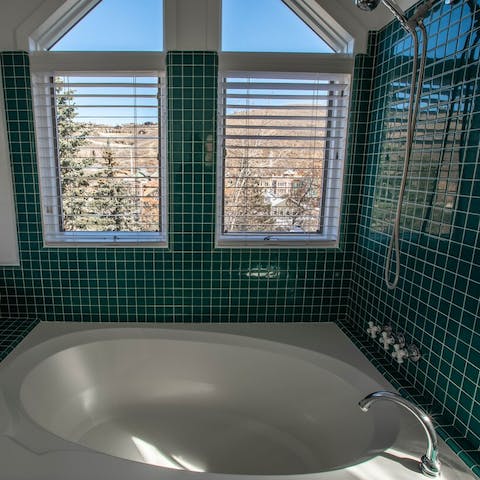 Soak in the bathtub and admire the mountain views