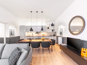 Argent & Marble image 9