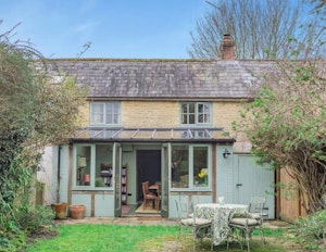 Cottage Hideaway image 2