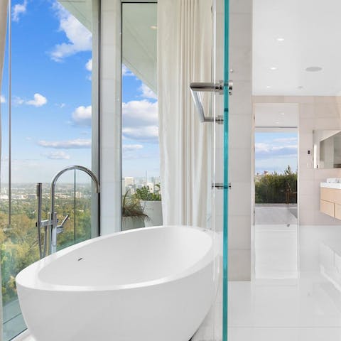 Enjoy the scenery from the freestanding bathtub 