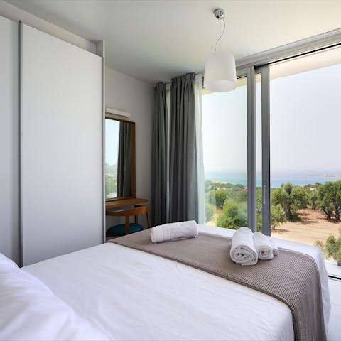 Wake up to sunlight and glittering ocean views