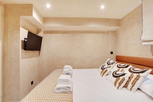 Graceful Streets Retreat image 15