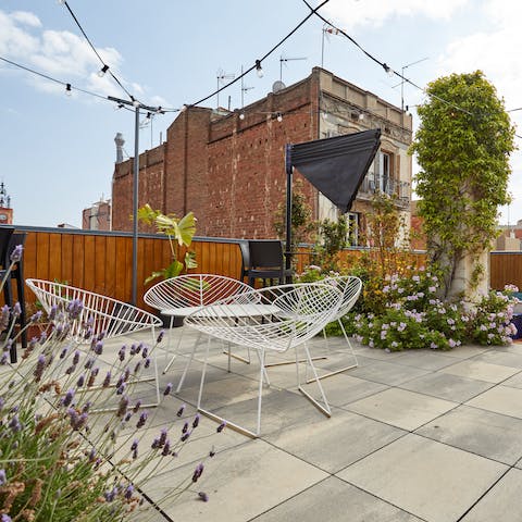 Grab your book and head up to the shared rooftop for some downtime in the sun