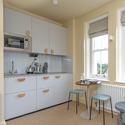 Whip up a quick breakfast in the practical kitchenette