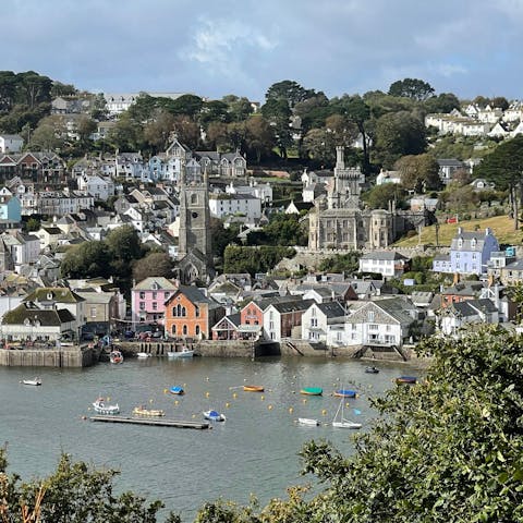 Stay just a short stroll from the town centre of Fowey