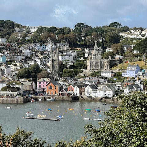 Stay just a short stroll from the town centre of Fowey