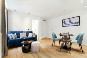 Saint-Martin Modern image 8