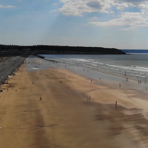 Walk to the Westward Ho! Beach in just two mintues