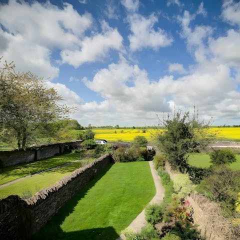 Admire stunning countryside views from this cosy cottage