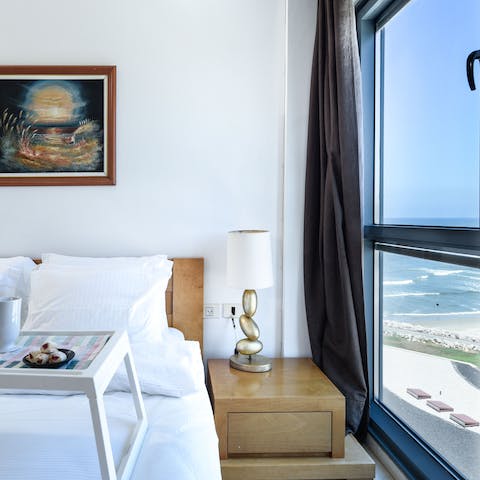 Wake up to expansive sky views and feel a wonderful sense of relaxation