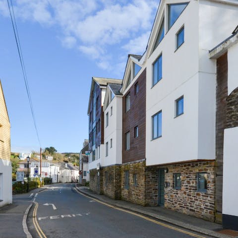 Walk into Fowey for a seafood supper