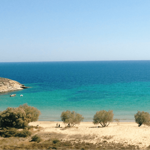 Walk to the nearest beach in just twenty-five minutes