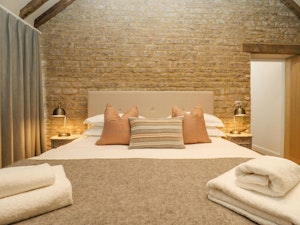 Cotswolds Barn image 10