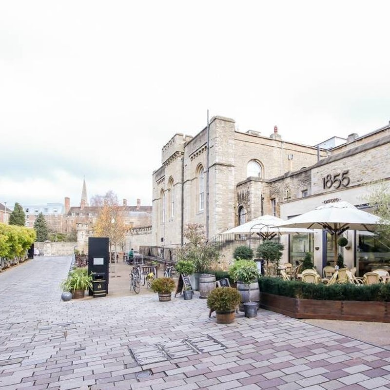 Enjoy your central location in the heart of scenic Oxford