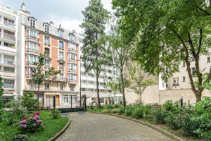 Paris In Bloom image 11