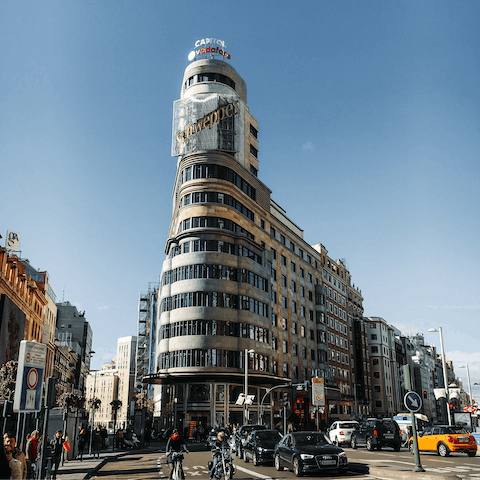 Explore all the boutiques, restaurants and bars of Calle Gran Vía, the street this home is on