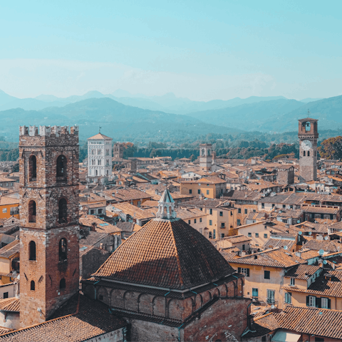 The home is just a short drive from the hilltop town of Montecarlo, close to all main sights of Tuscany.